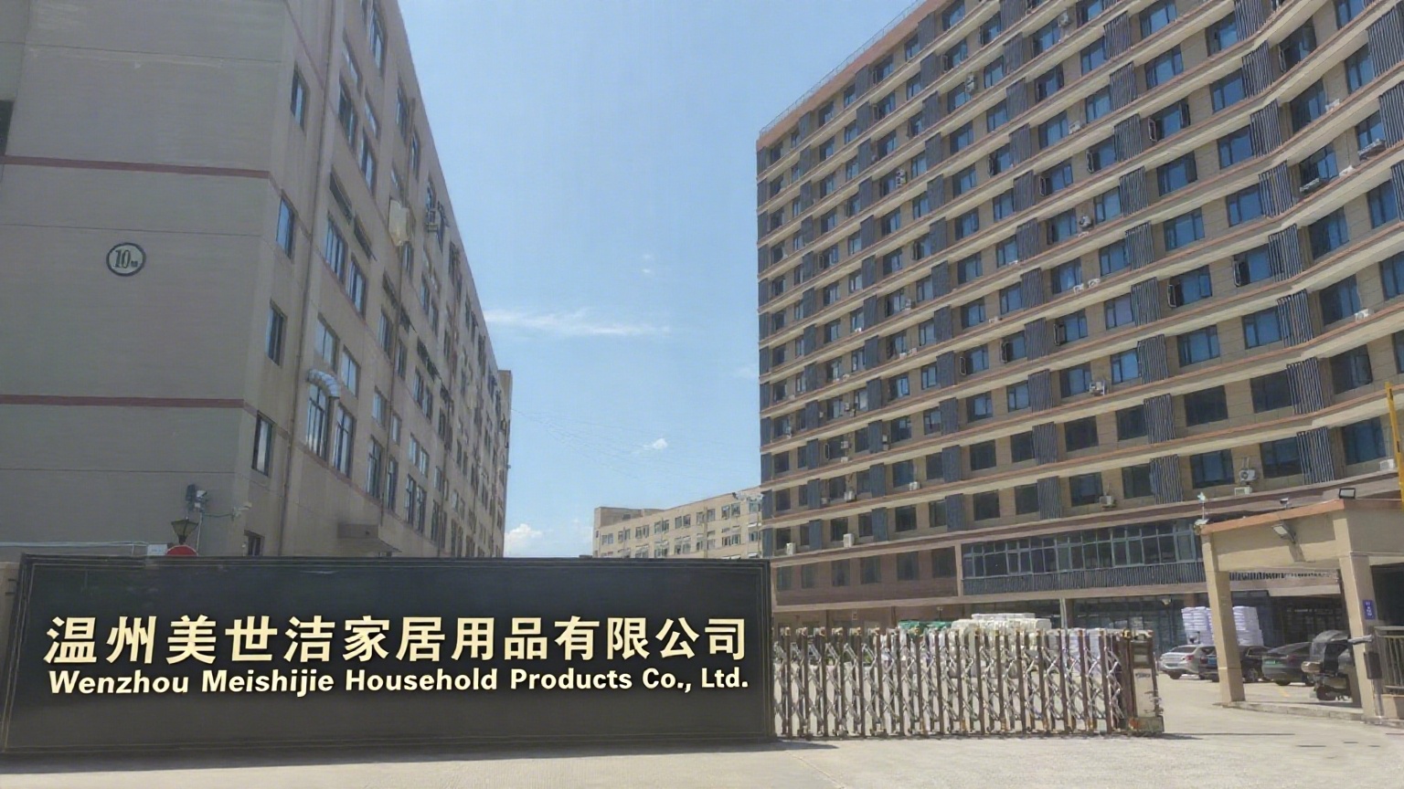 Why Choosing Wholesale Mops from a Factory is the Smart Move for Your B2B Cleaning Needs